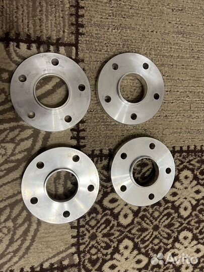 Проставки с удлиненными болтами 5х114,3 цо 66,1