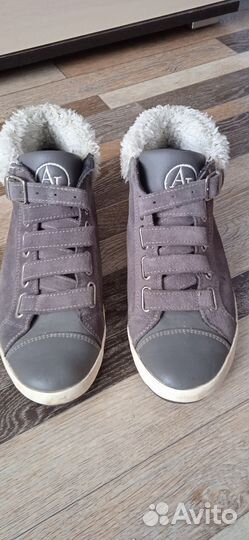 Кроссовки женские