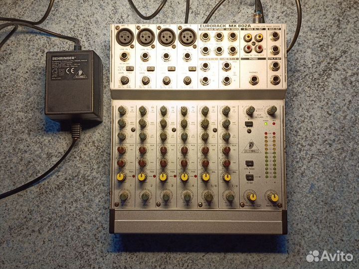 Цифровой микшерный пульт behringer