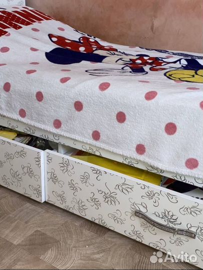 Парта и кровать