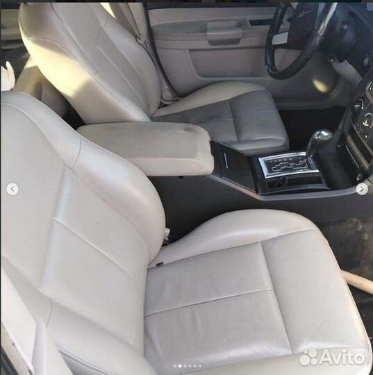 В разборе Chrysler c300