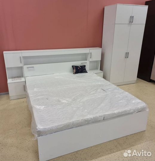 Спальный гарнитур