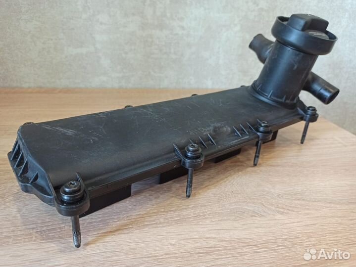 Клапанная крышка Skoda octavia tur 1.6 BFQ