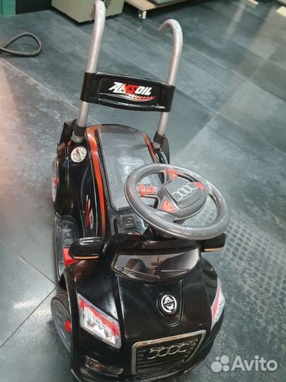 Детская машинка с ручкой