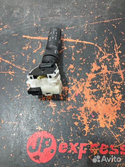 Подрулевой переключатель поворотников левый