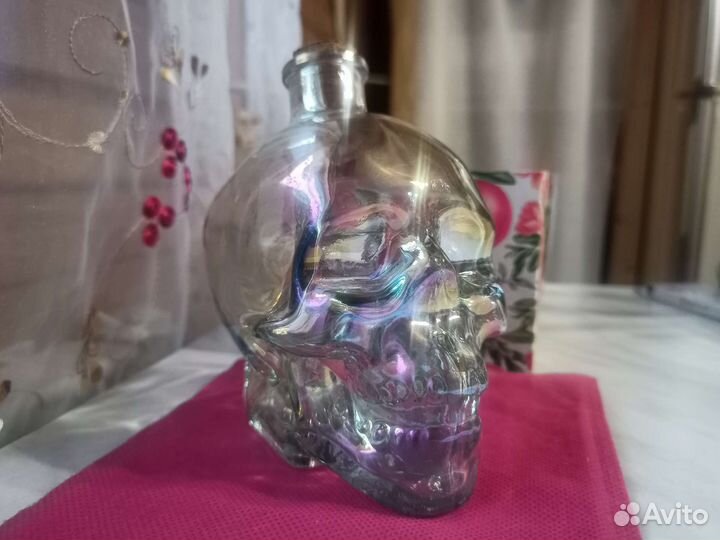Бутылка стеклянная череп