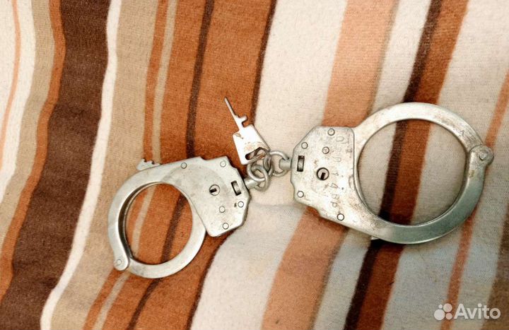 Наручники с ключом