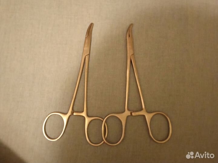 Иглодержатель изогнутый