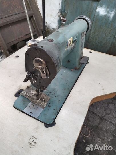 Производственная швейная машинка