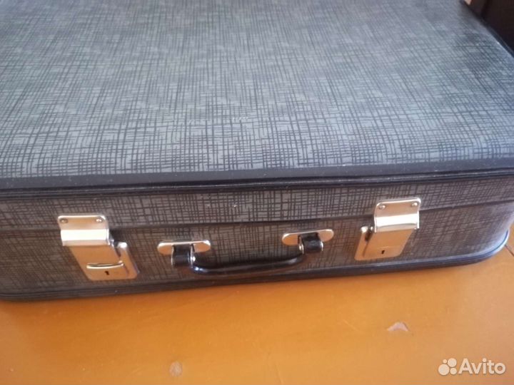 Чемодан ретро