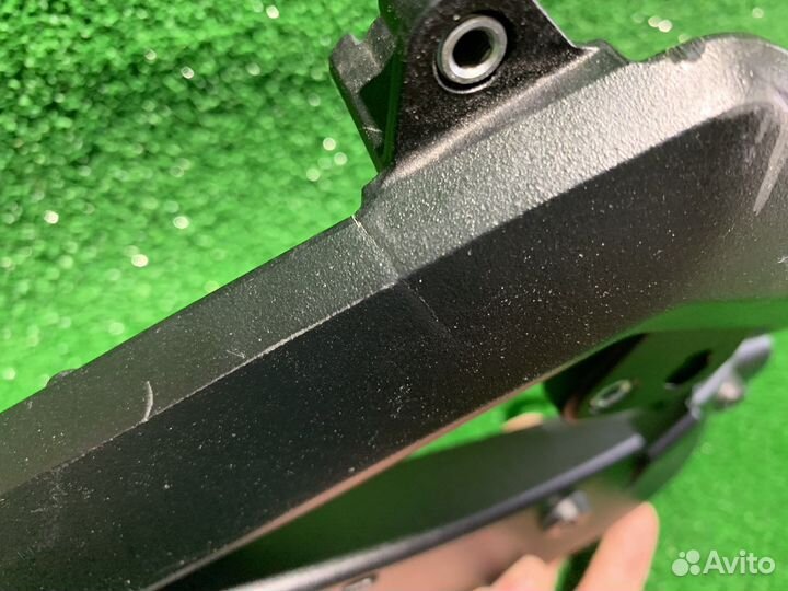 Передний правый кронштейн bmw r1250gs