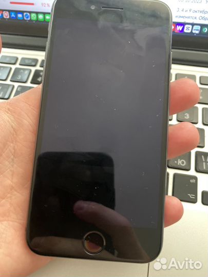 Телефон iPhone 8