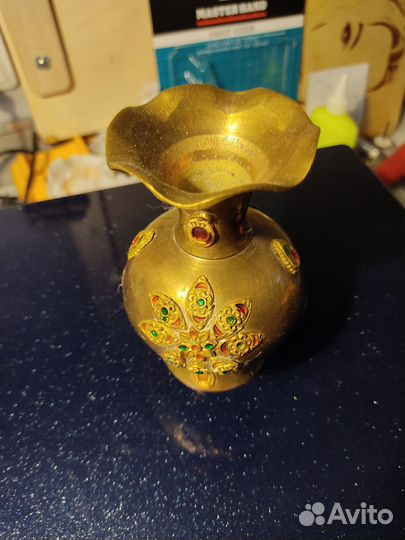 Бронзовая вазочка