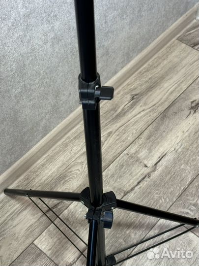 Кольцевая лампа со штативом