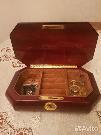 Музыкальная шкатулка для украшений