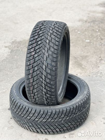 Zmax Winternova Stud II 295/40 R21 72U