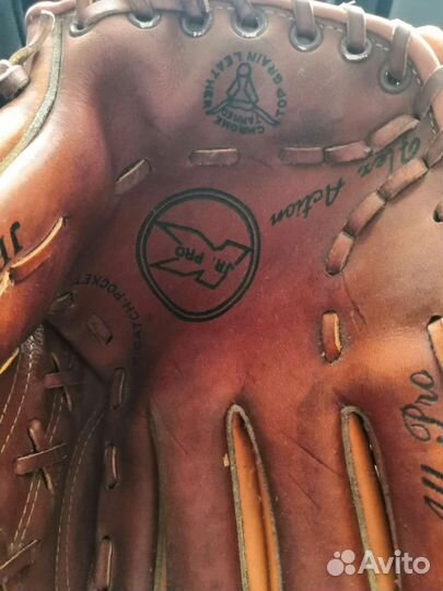 Бейсбольная перчатка