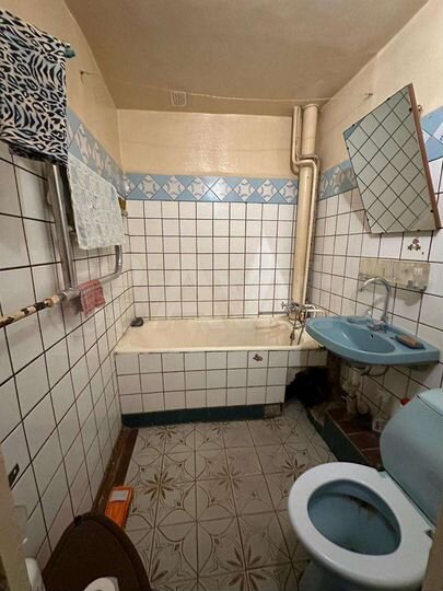 Комната 28 м² в 6-к., 2/2 эт.