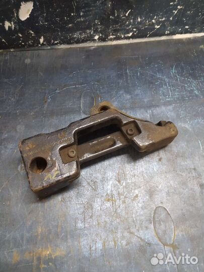 Кронштейн двигателя правый Iran Hondro Samand