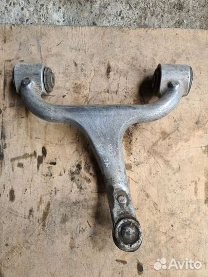 Рычаг передний верхний левый Mercedes ML163