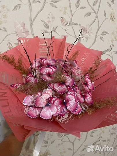 Букет из бабочек с гирляндой