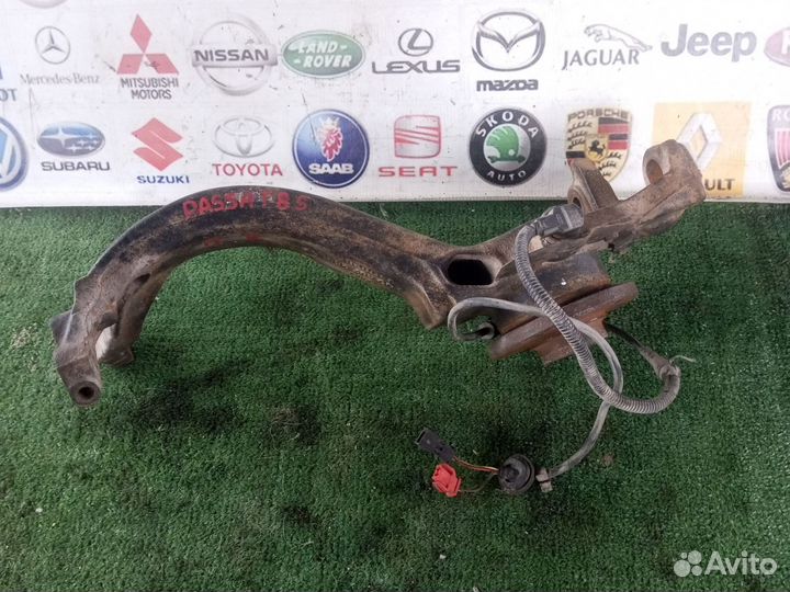 Кулак поворотный передний правый VW Passat B5