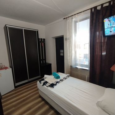 Комната 16 м² в > 9-к., 1/2 эт.