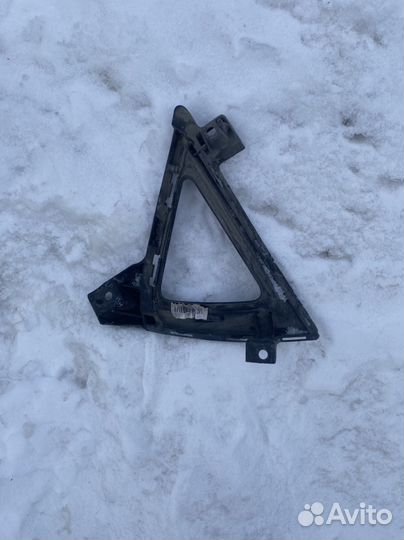 Рамка противотуманой фары правая Киа Рио 4 рест