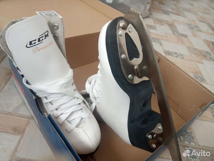 Коньки фигурные кожаные новые