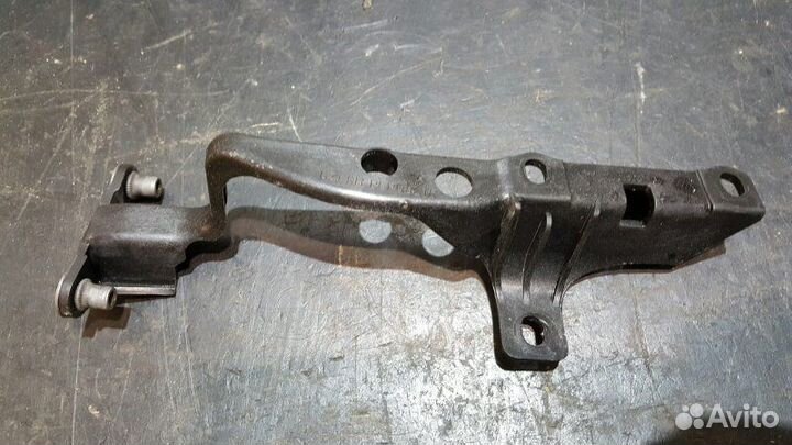 Кронштейн фары правый Porsche Cayenne 957 М48.01