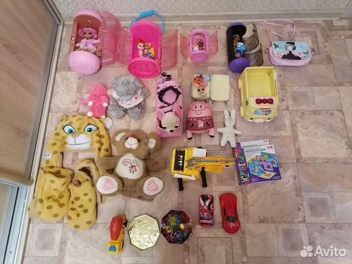 Два больших пакета игрушек