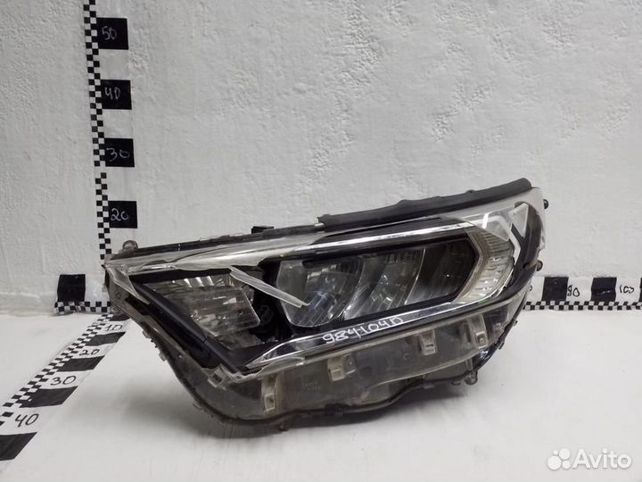 Фара левая Toyota RAV4 XA50 LED