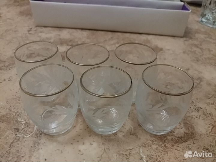 Набор: графин и 6 стопок новый