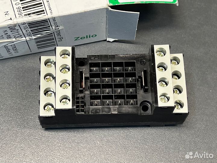 Schneider RHZ21 Колодка, новая, 1 шт