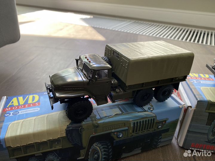 Модель автомобиля урал зис Dip avd 1:43