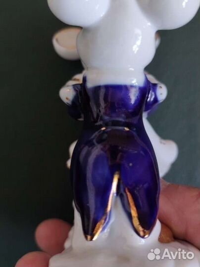 Статуэтка фарфор