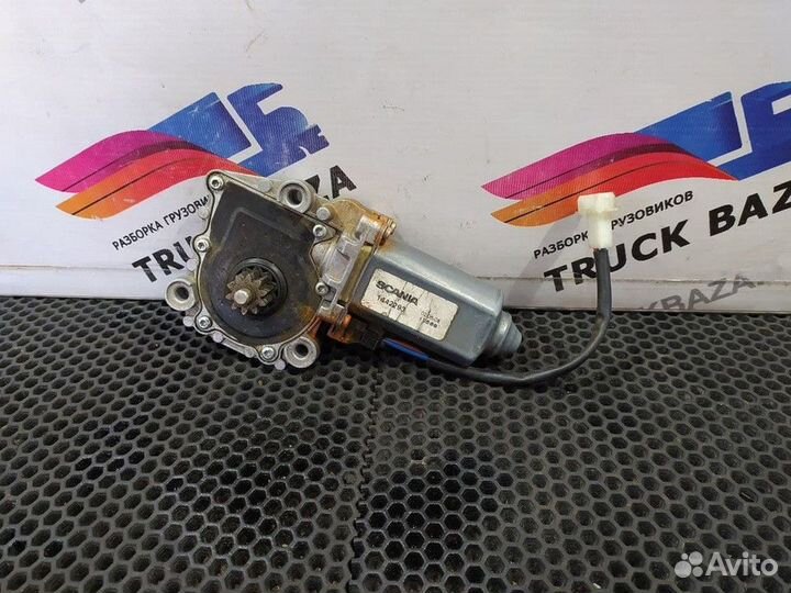 Моторчик стеклоподъемника правый