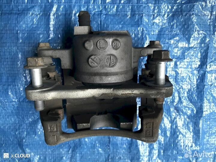 Суппорт на toyota prius ZVW30 2zrfxe