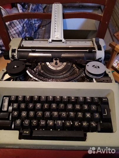 Пишущая машинка электромеханическая