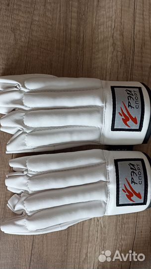 Боксерские перчатки