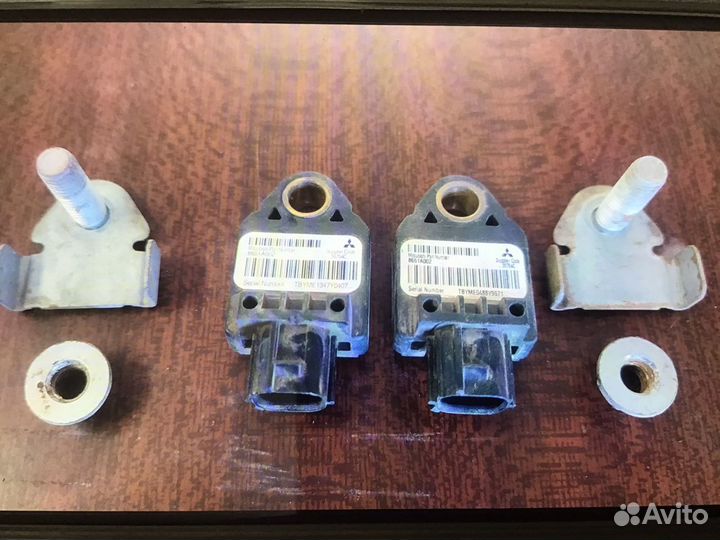 Датчики удара Mitsubishi Lancer X с кронштейнами