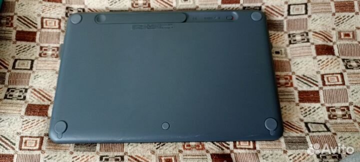Продам пезпроводную блютуз клавиатуру Logitech