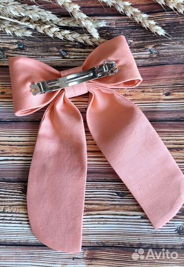 Бант с вышивкой