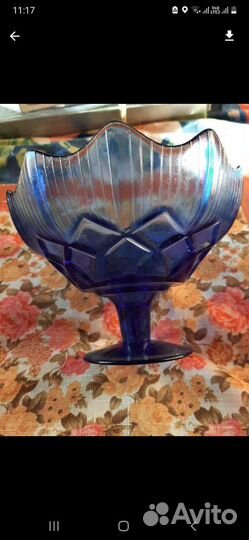 Винтажная конфетница из синего стекла