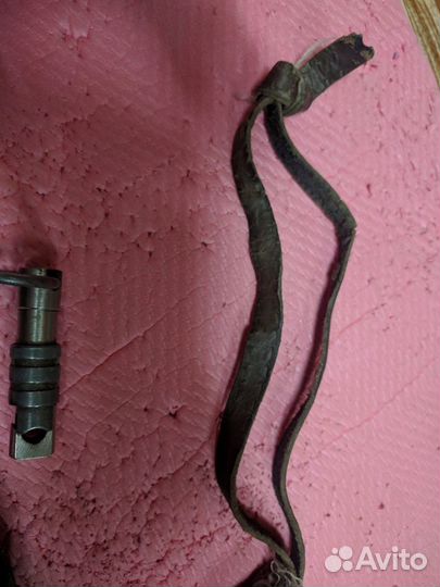 Поводок кожаный с мощным карабином, дл.121 см