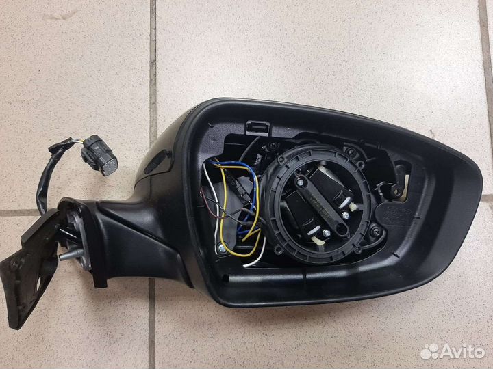 Зеркало заднего вида левое