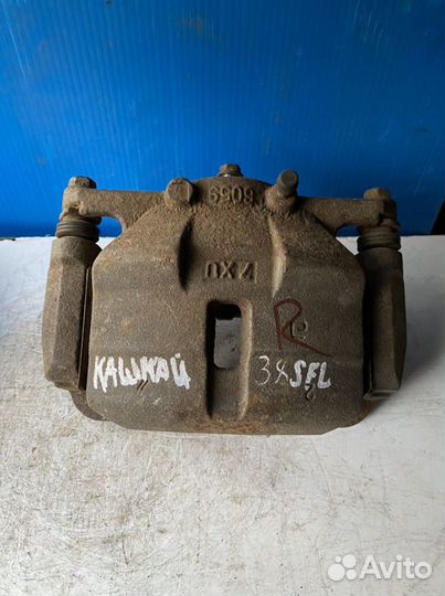 Nissan qashqai 10 суппорт передний правый