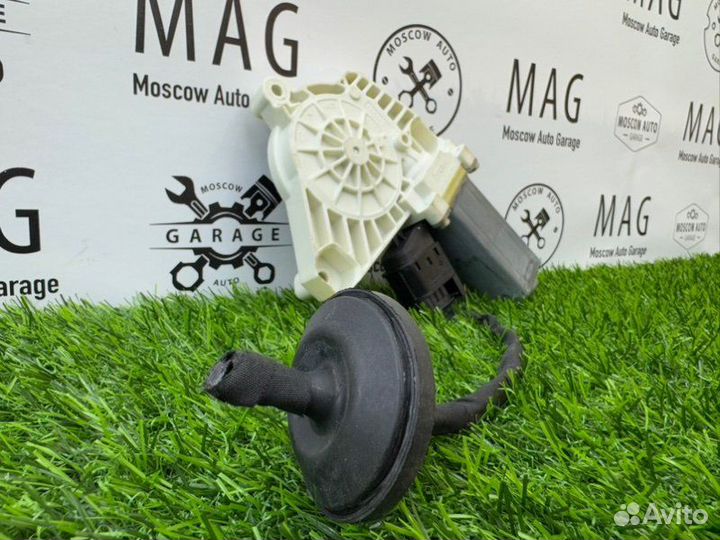 Мотор стеклоподъемника задний левый Mercedes-Benz
