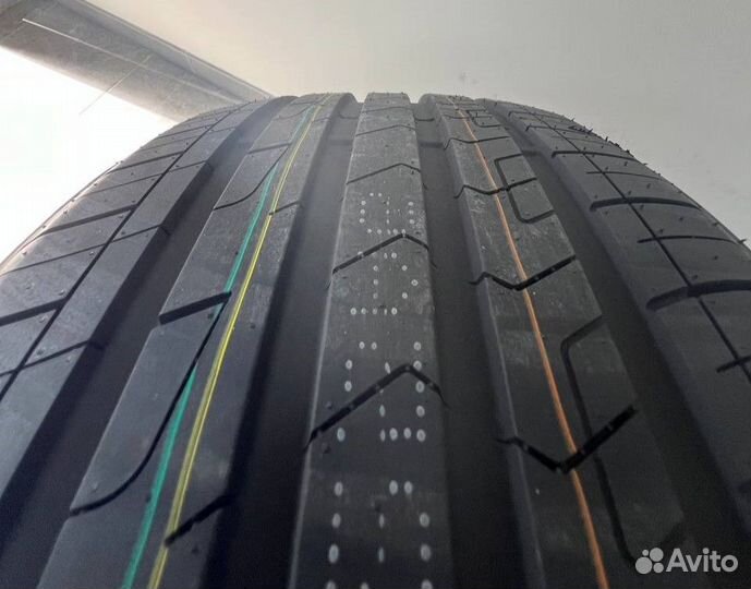 Zmax Zealion 255/35 R20 97W