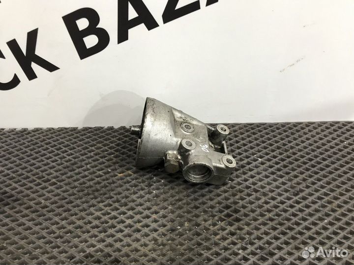 Кронштейн центрифуги Renault Magnum